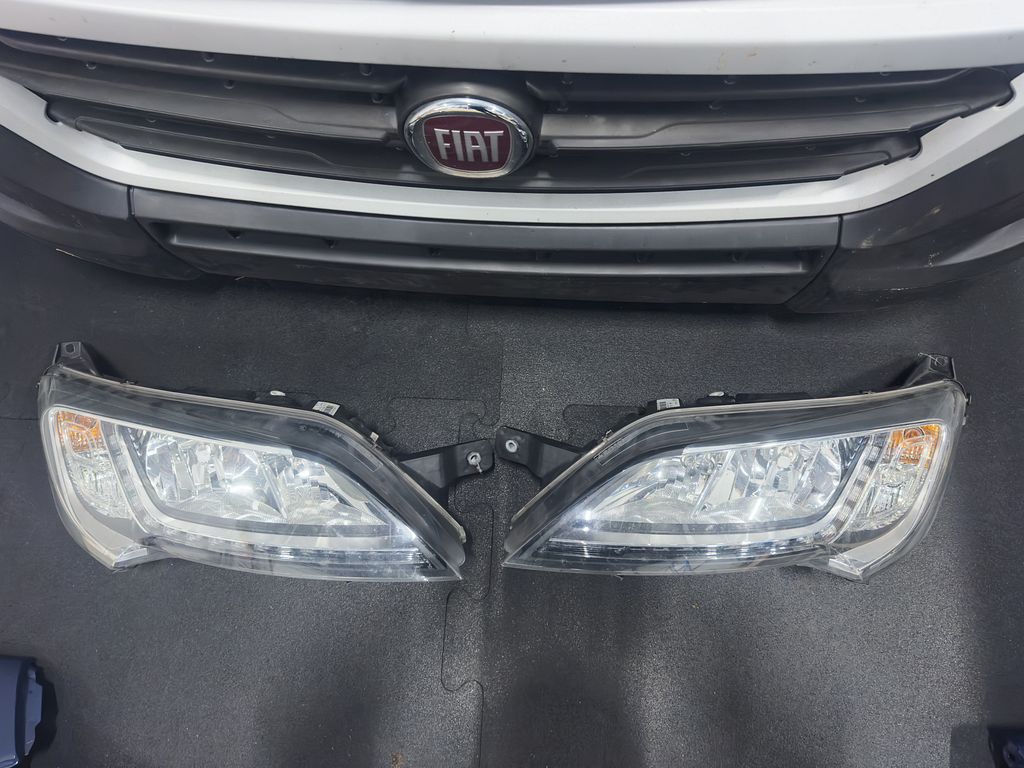 Complete voorkop Front Fiat Ducato met LED koplampen blauw