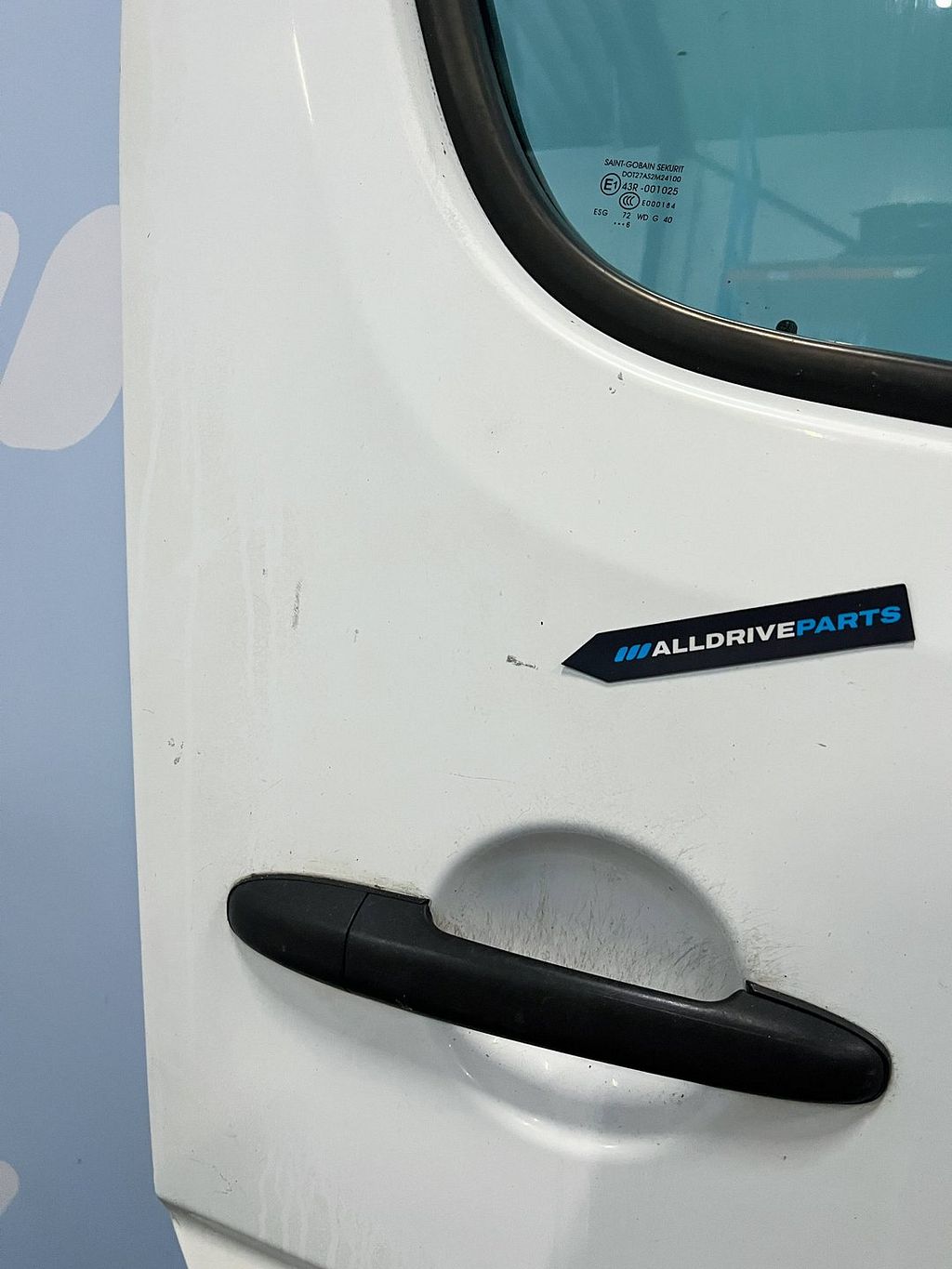 Voorportier rechts voor Mercedes Sprinter W906 A9067200105