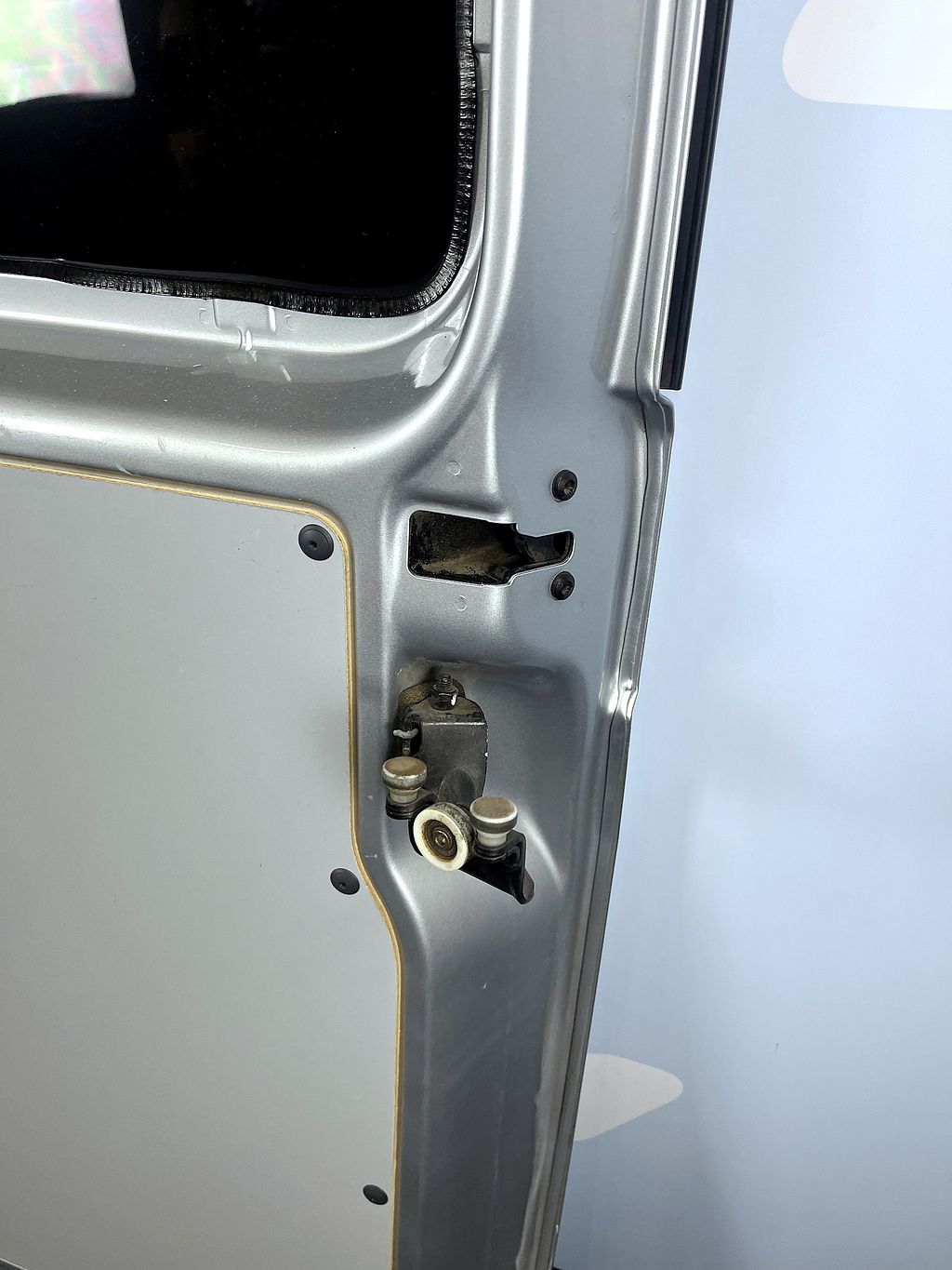 Schuifdeur rechts met ruit VW T6 zilvergrijs LA7W 7LA843108E