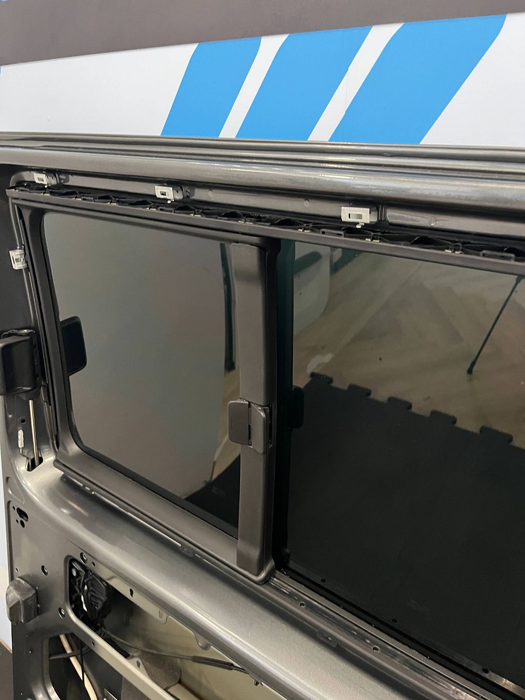 Schuifdeur rechts Volkswagen T6 Grijs Indium Grey 7E0843108