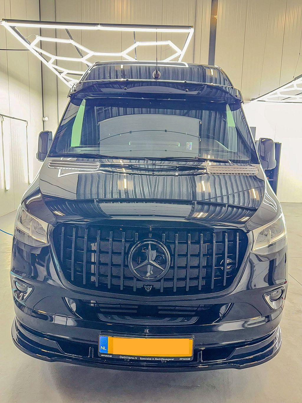 Mercedes Sprinter W907 Sport Look front Grill Glanzend Zwart
