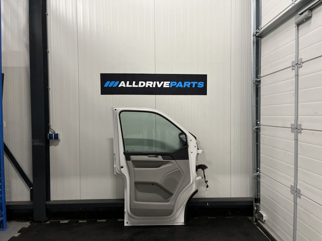 Volkswagen Transporter T6 Voorportier links LB9A 7LA831055