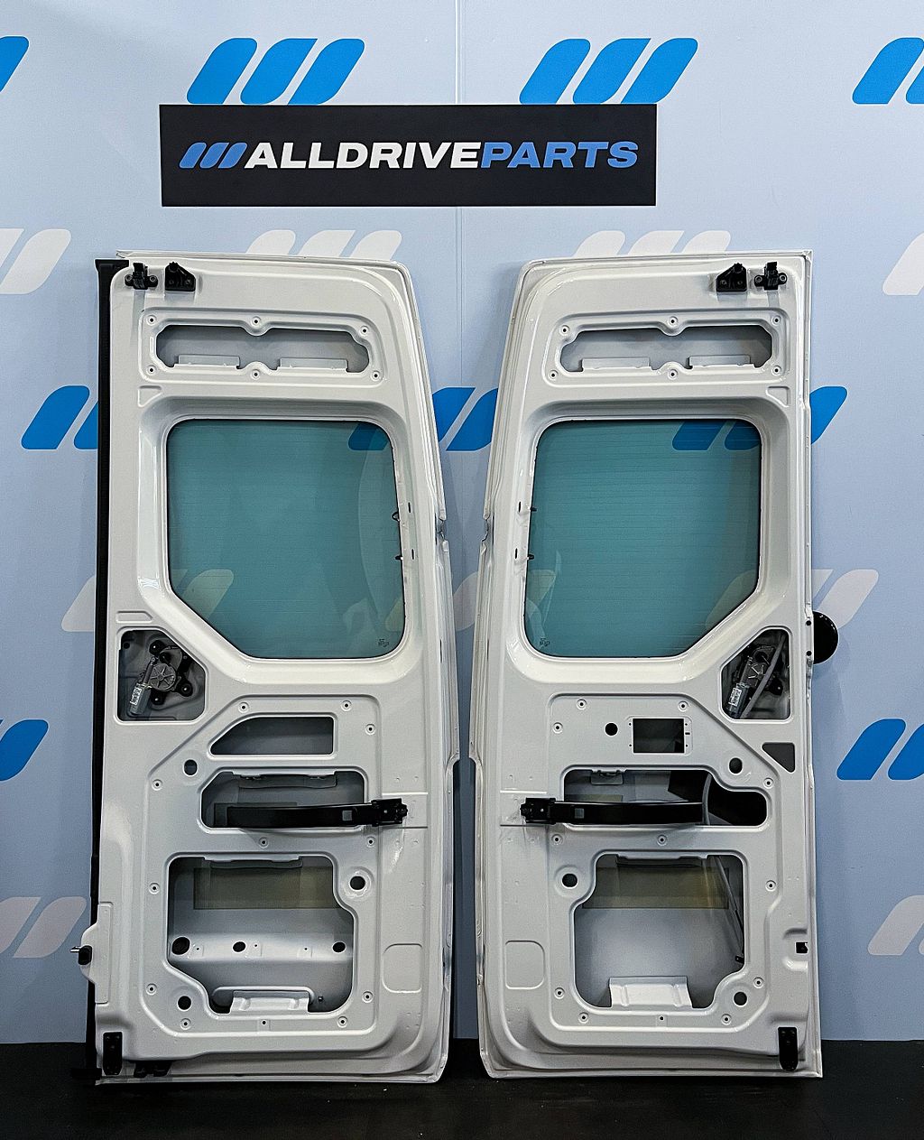 VW Crafter set achterdeuren links en rechts met ruit H2 LB9A